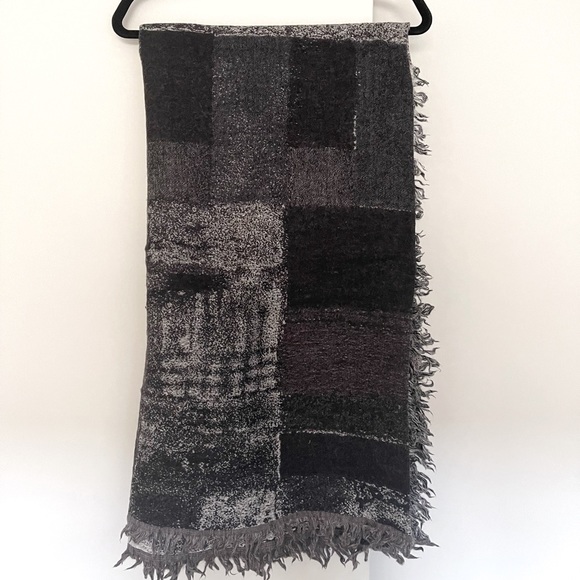 Aritzia - Wilfred - 100% Wool Blanket Scarf. - Picture 2 of 5